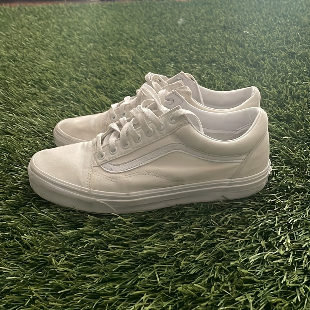 🤍All white vans🤍